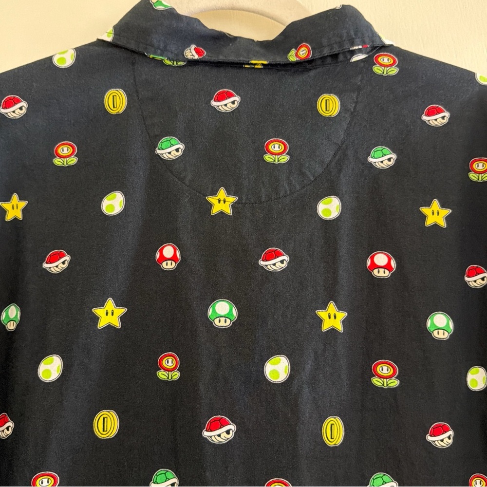 2018 Nintendo Super Mario Bros Black Button Up Shirt L Mushrooms Stars Shells - Picture 8 of 10
